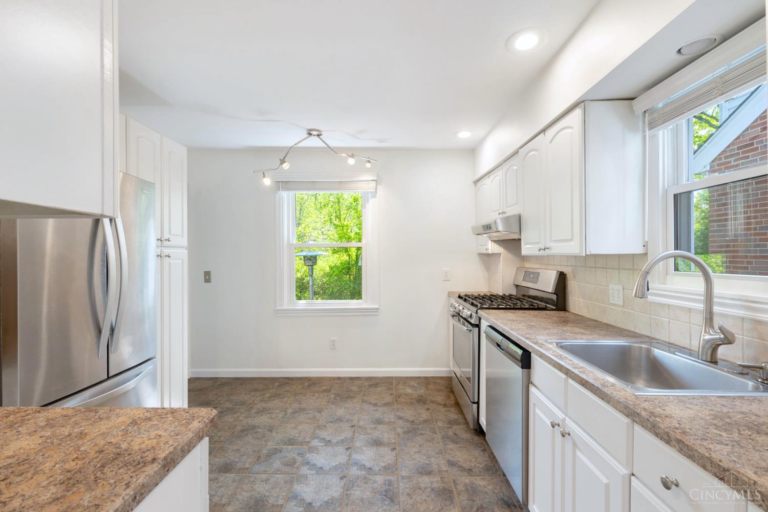 3443 Oakview Place