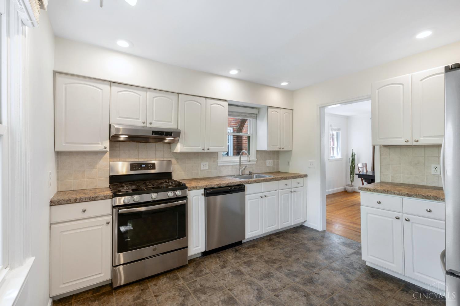 3443 Oakview Place