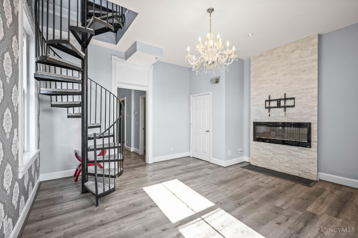 551 E Thirteenth Street 4