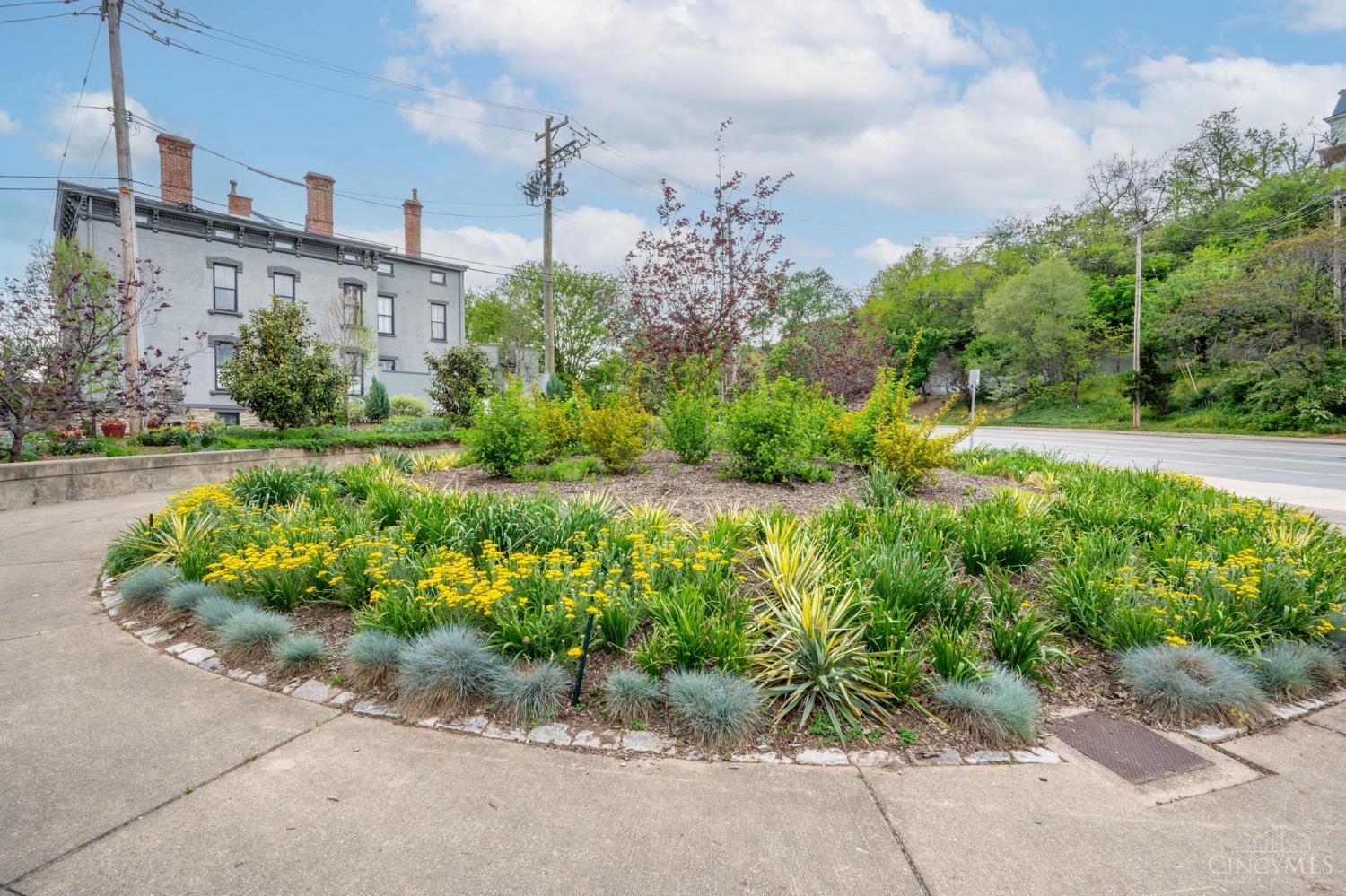 551 E Thirteenth Street 4