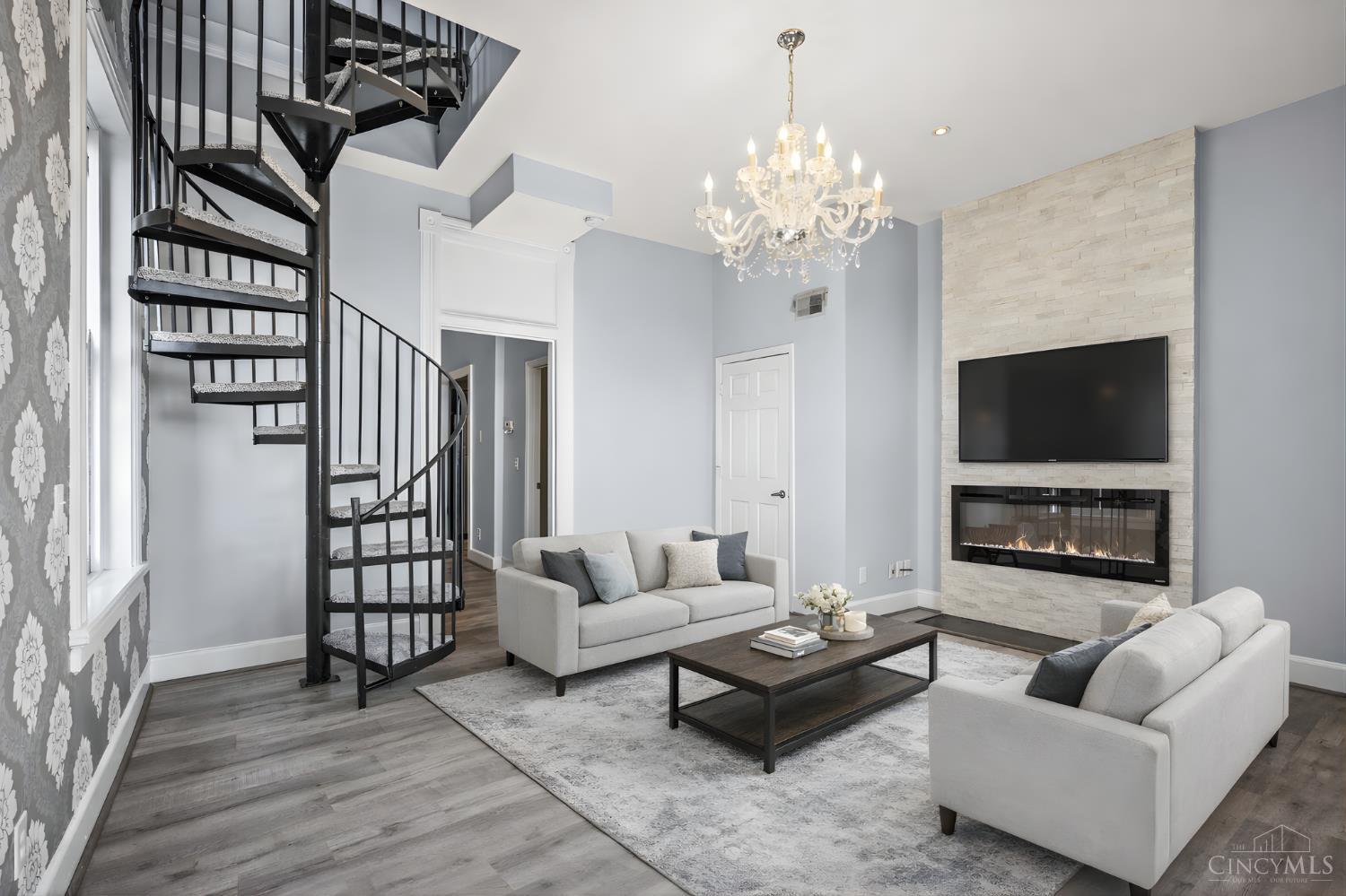 551 E Thirteenth Street 4