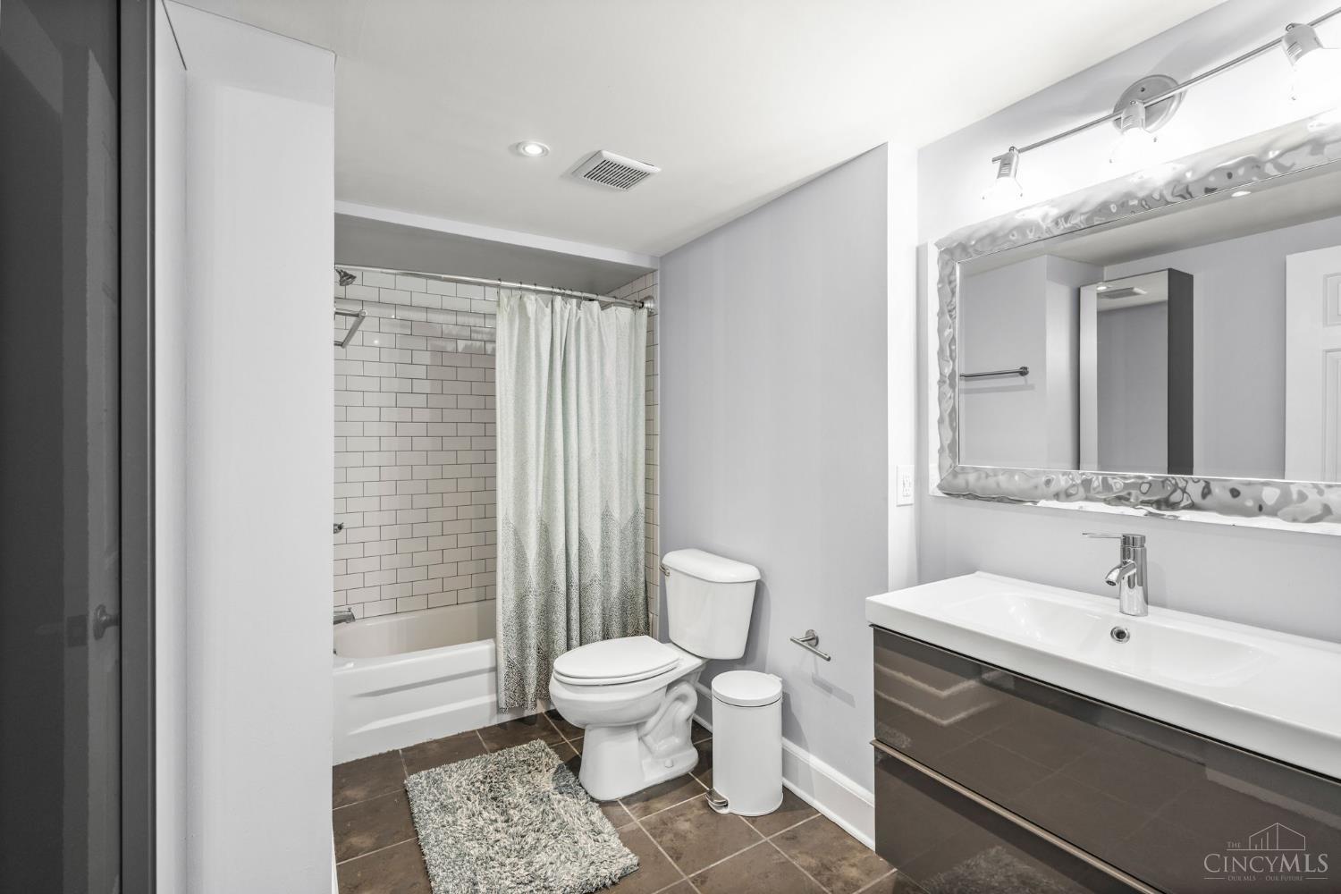 551 E Thirteenth Street 4