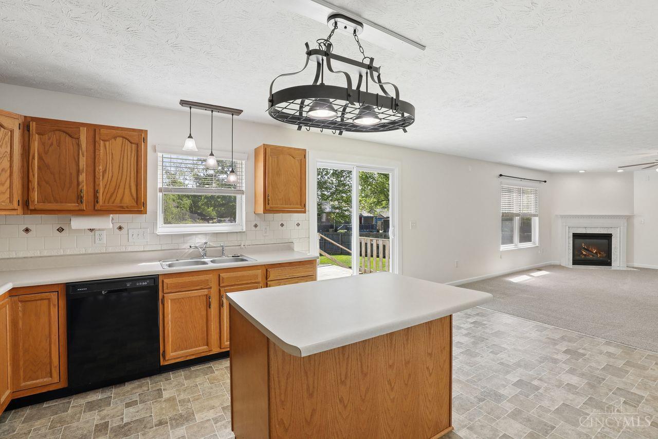14 Hummingbird Way