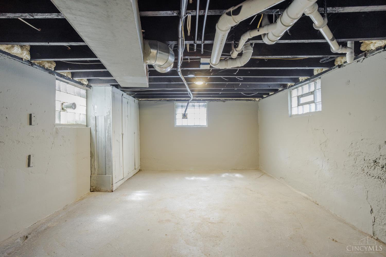 2431 Robertson