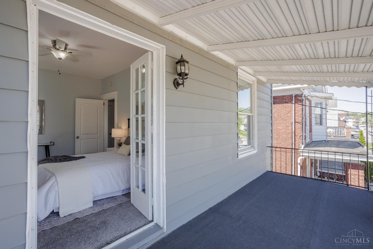 2431 Robertson