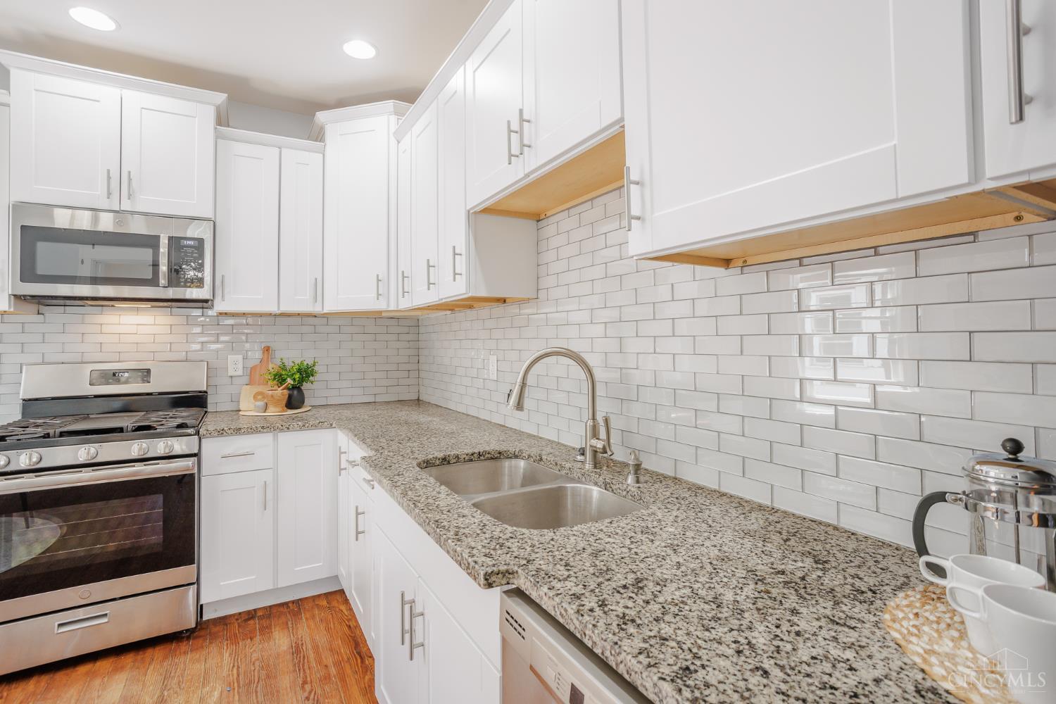 2431 Robertson