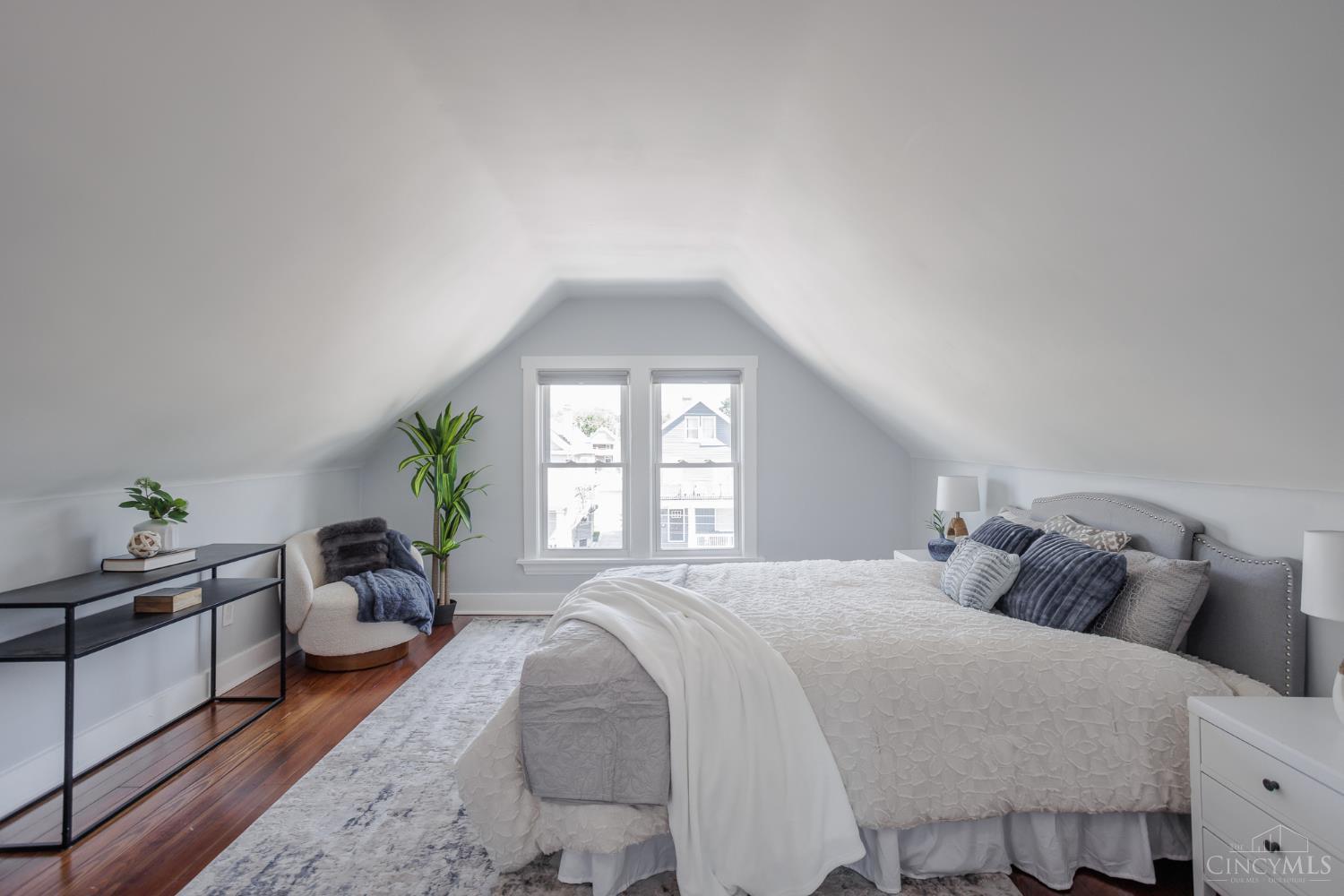2431 Robertson