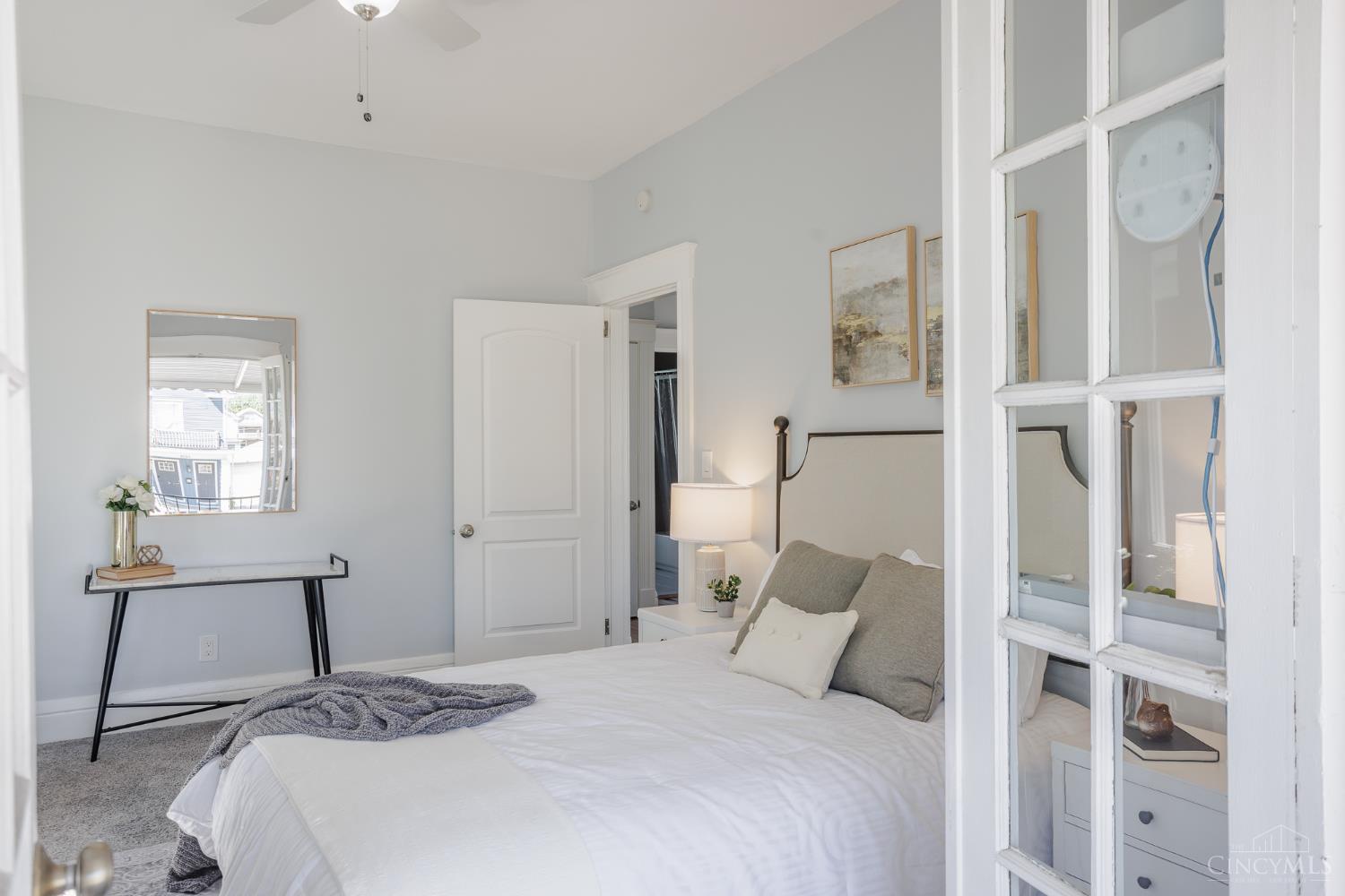 2431 Robertson