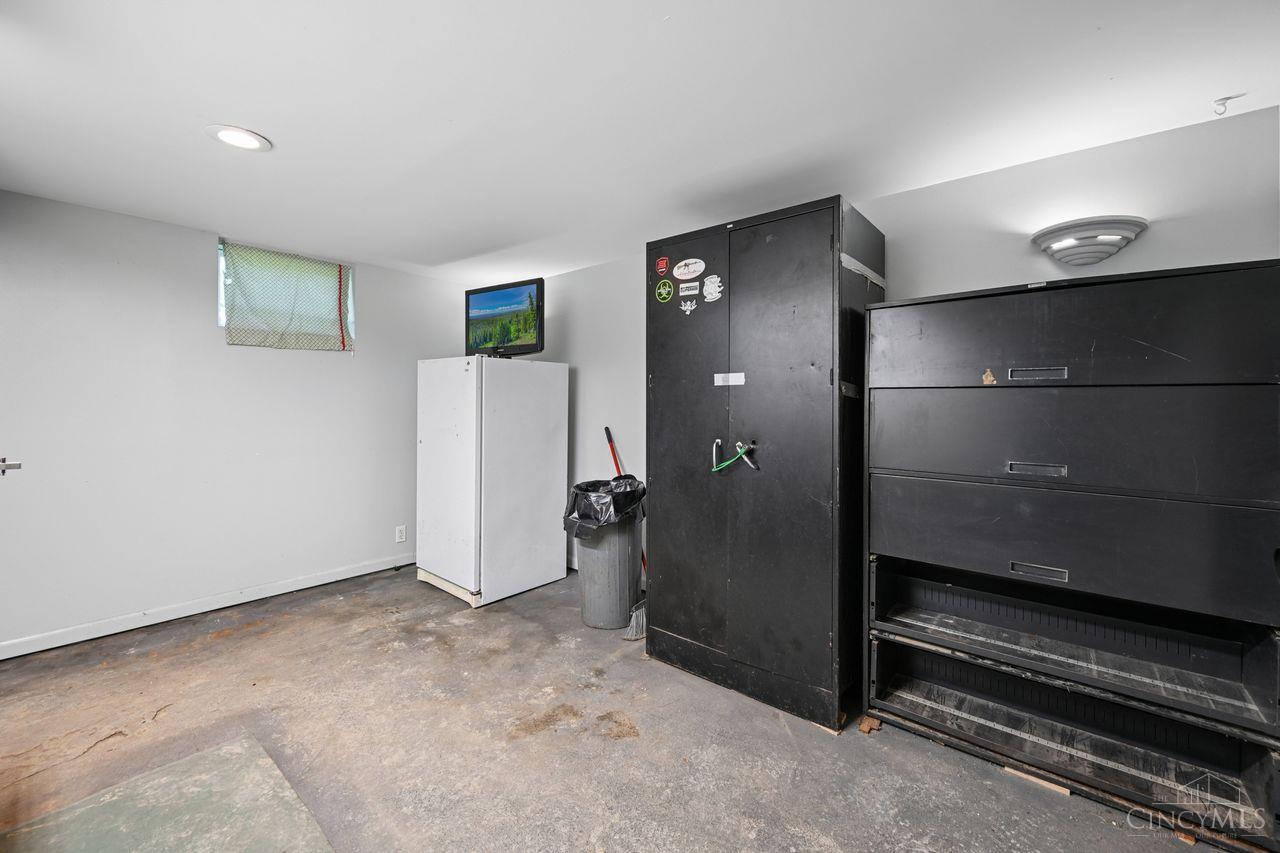 7605 Wesselman Road