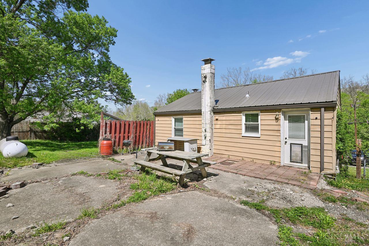 7605 Wesselman Road