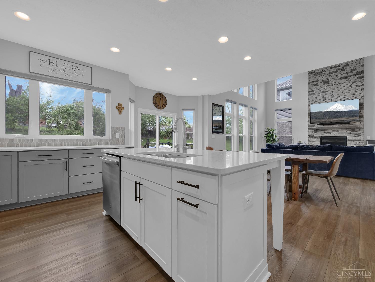 7065 Valleycrest Drive