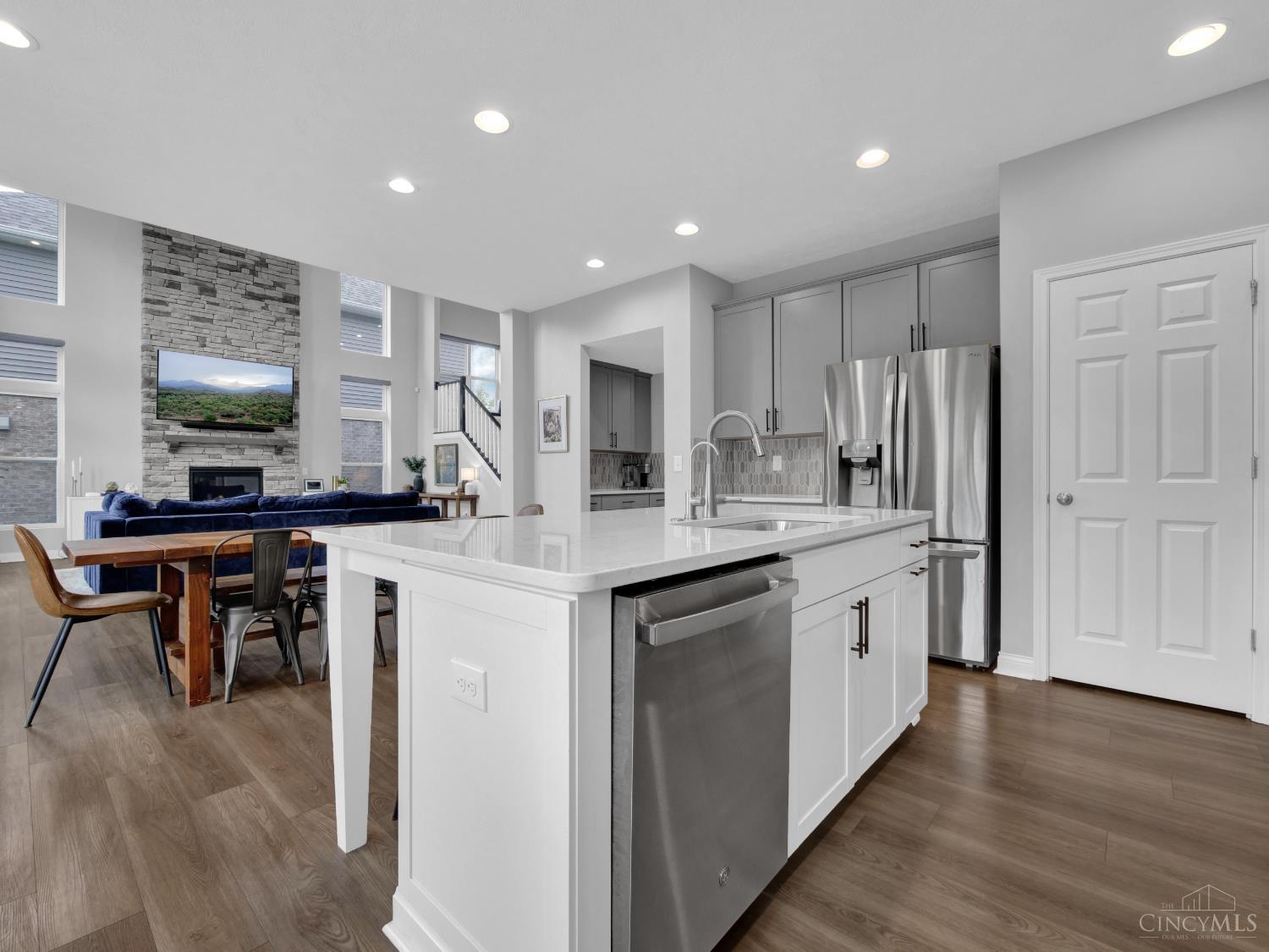 7065 Valleycrest Drive