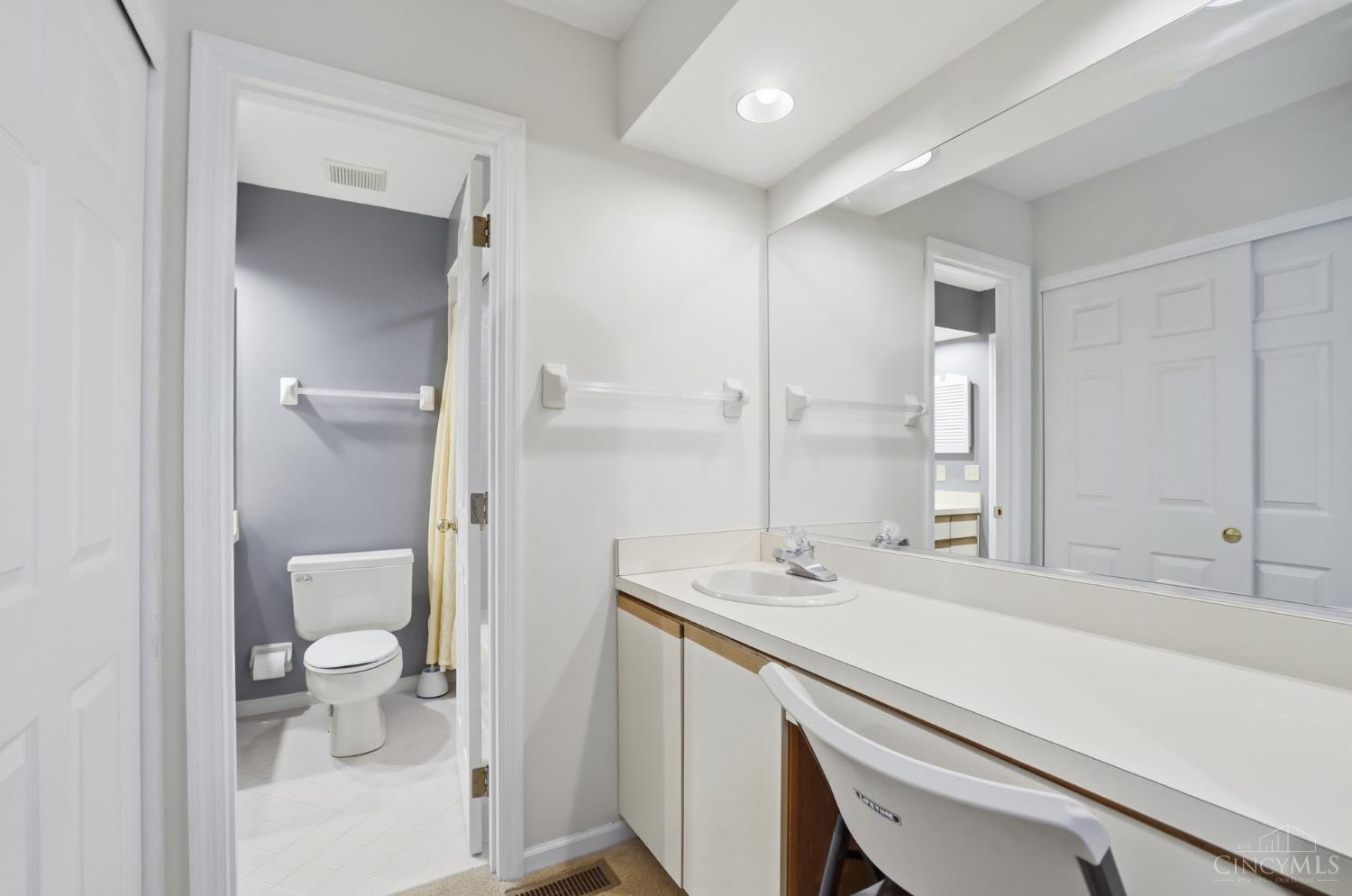 3818 Sherbrooke Drive