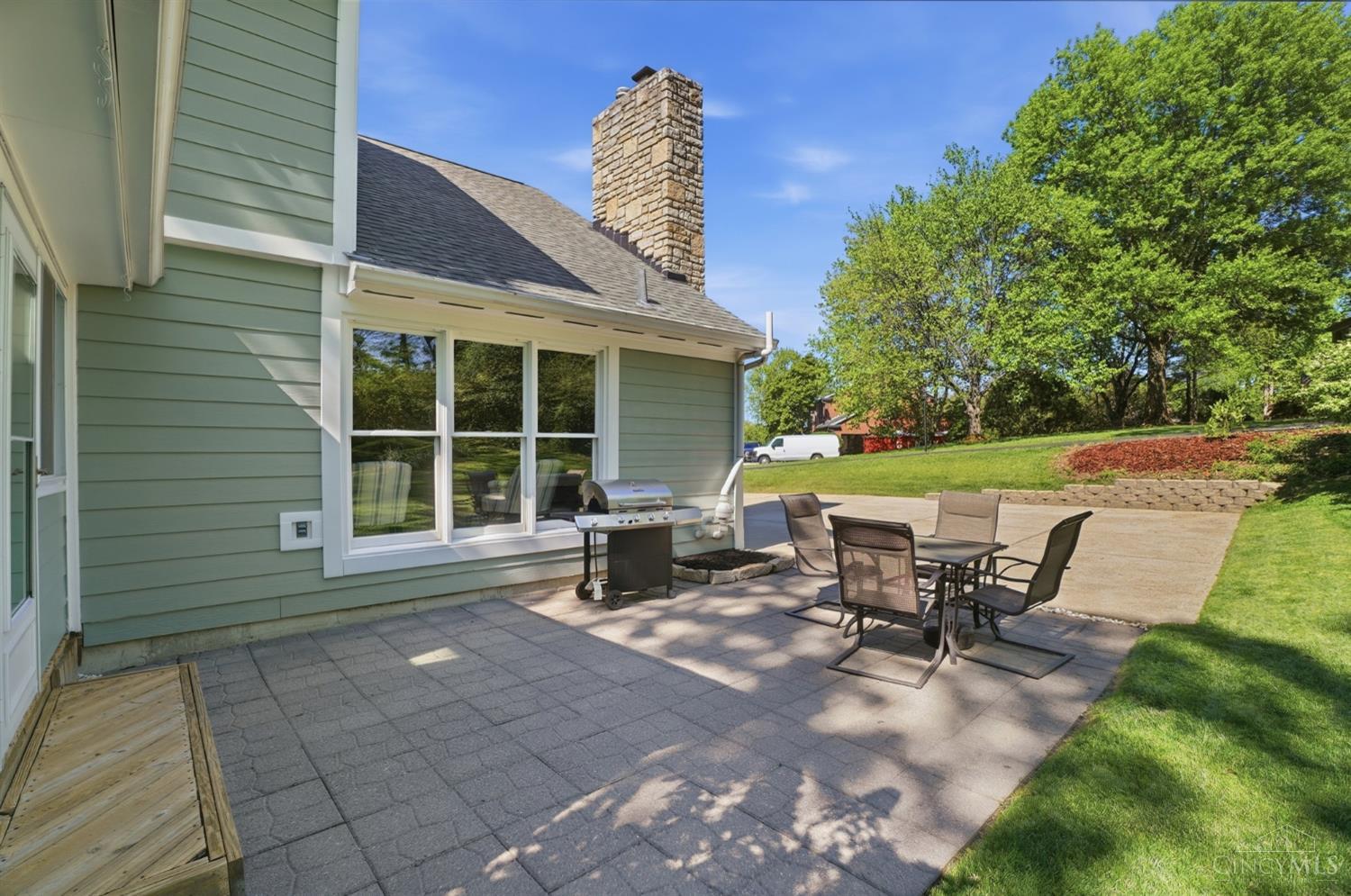 3818 Sherbrooke Drive