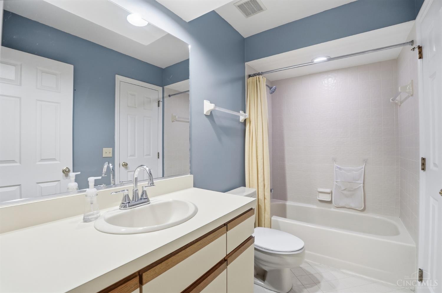 3818 Sherbrooke Drive