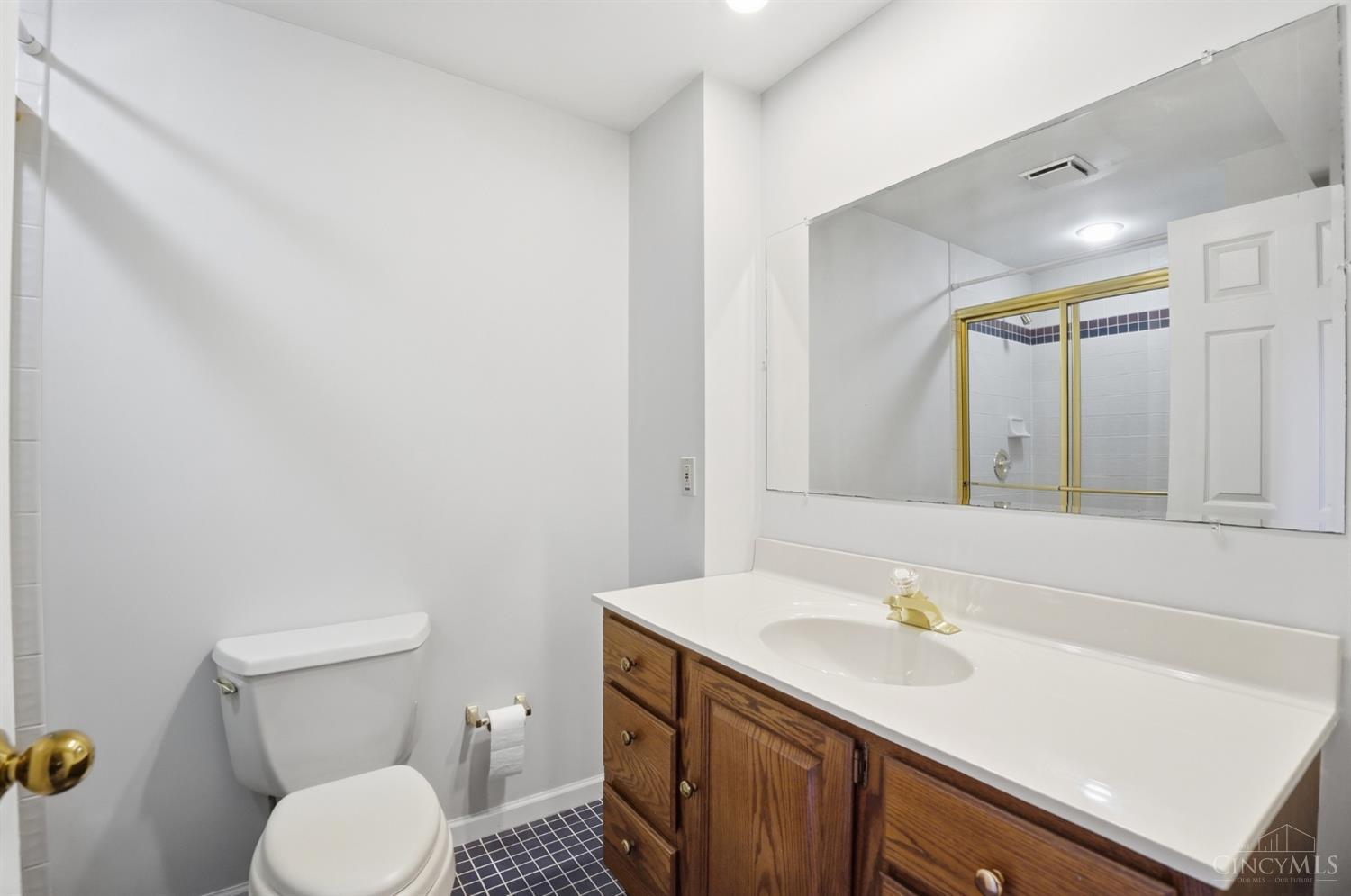 3818 Sherbrooke Drive