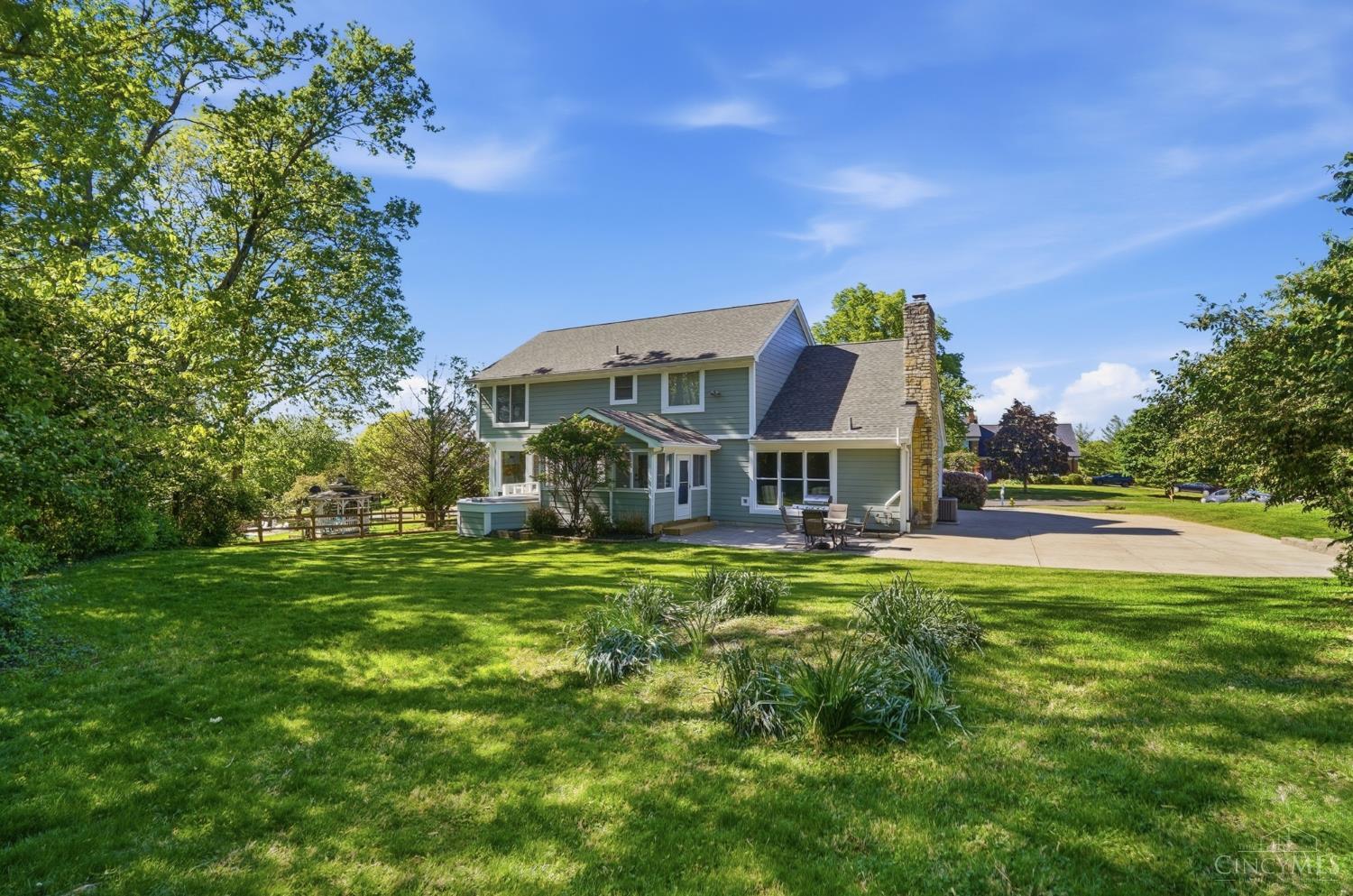 3818 Sherbrooke Drive