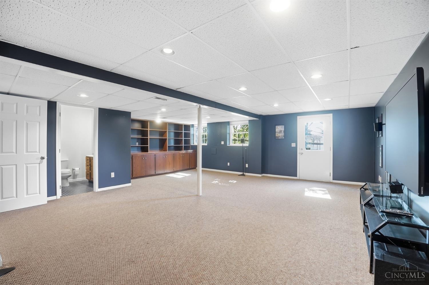 3818 Sherbrooke Drive