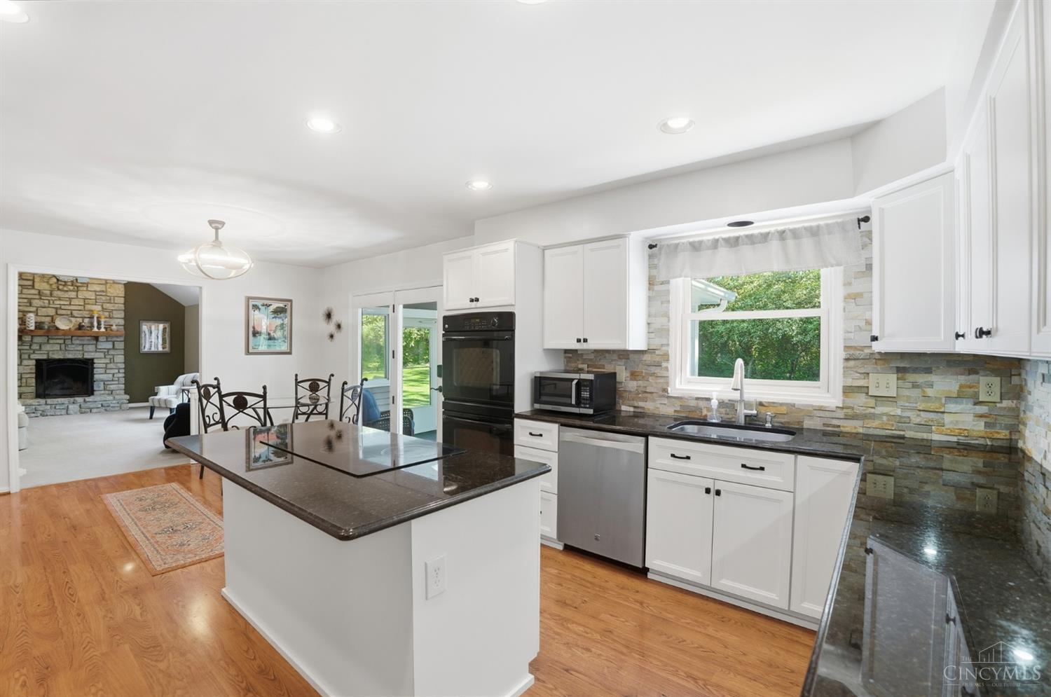 3818 Sherbrooke Drive