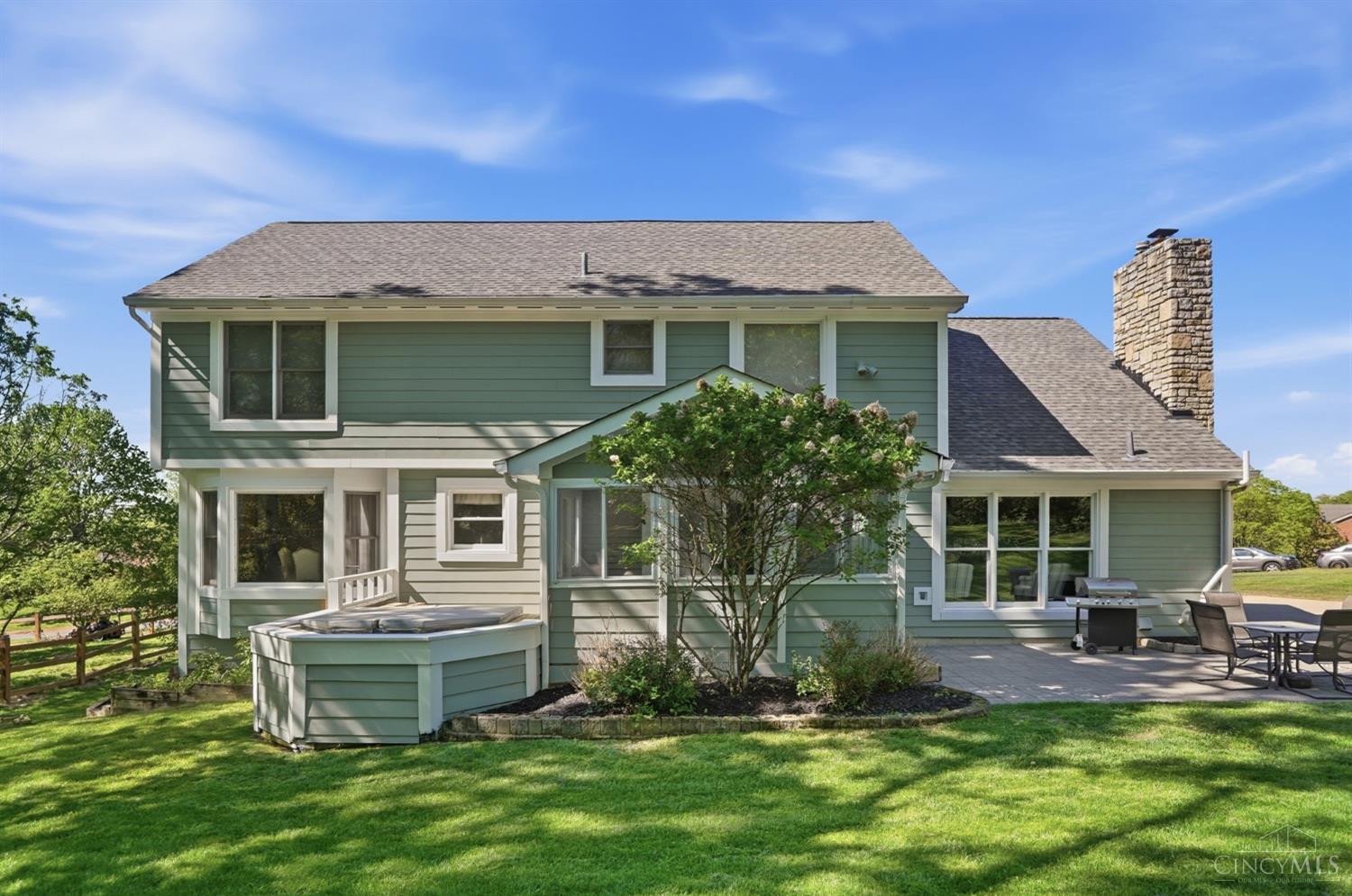 3818 Sherbrooke Drive