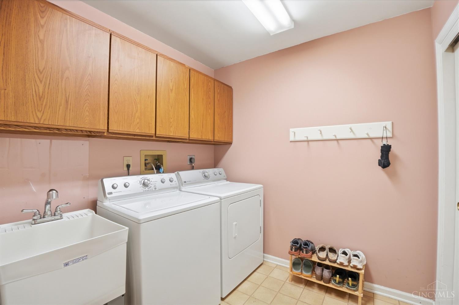 3818 Sherbrooke Drive