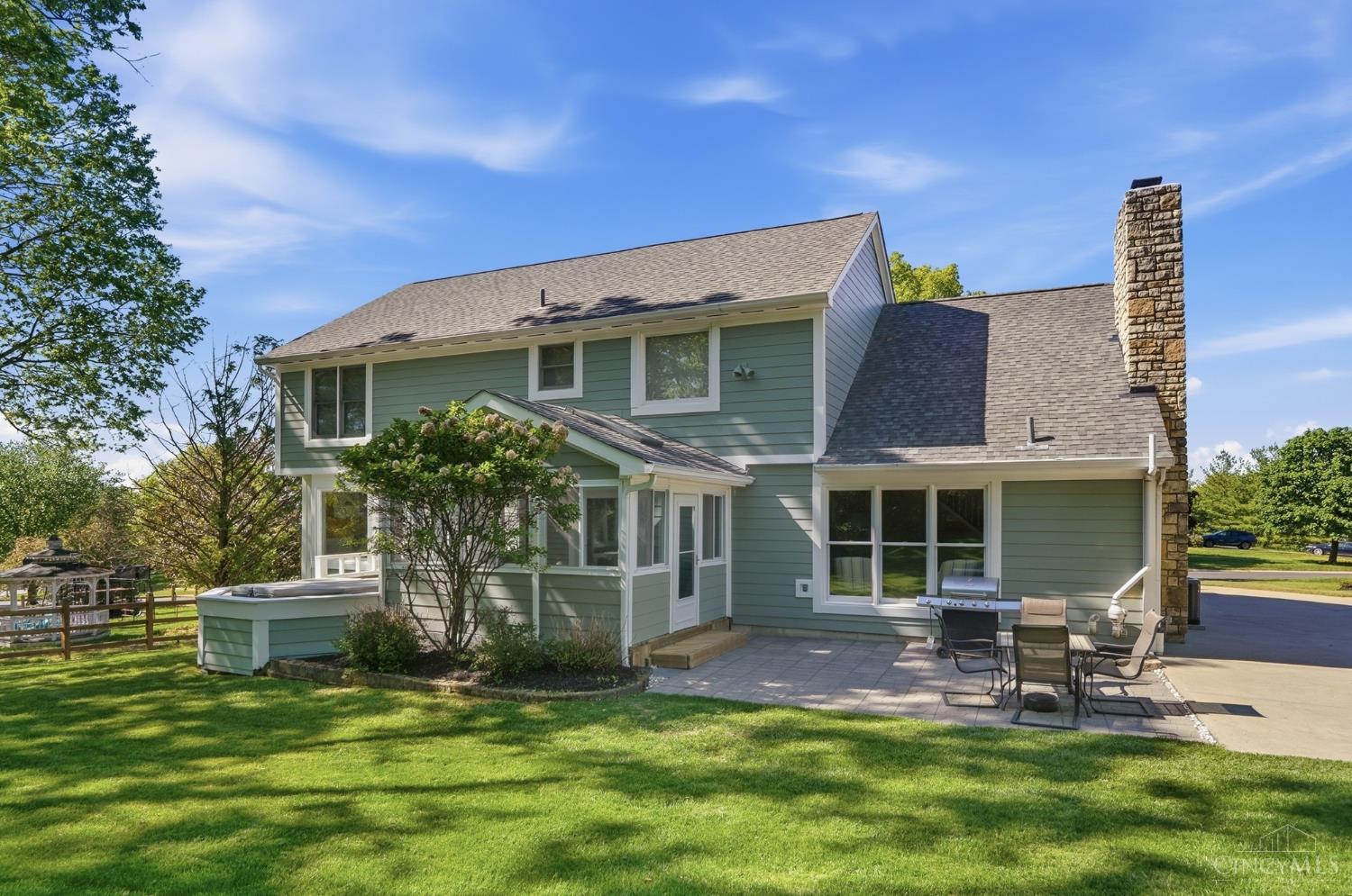 3818 Sherbrooke Drive