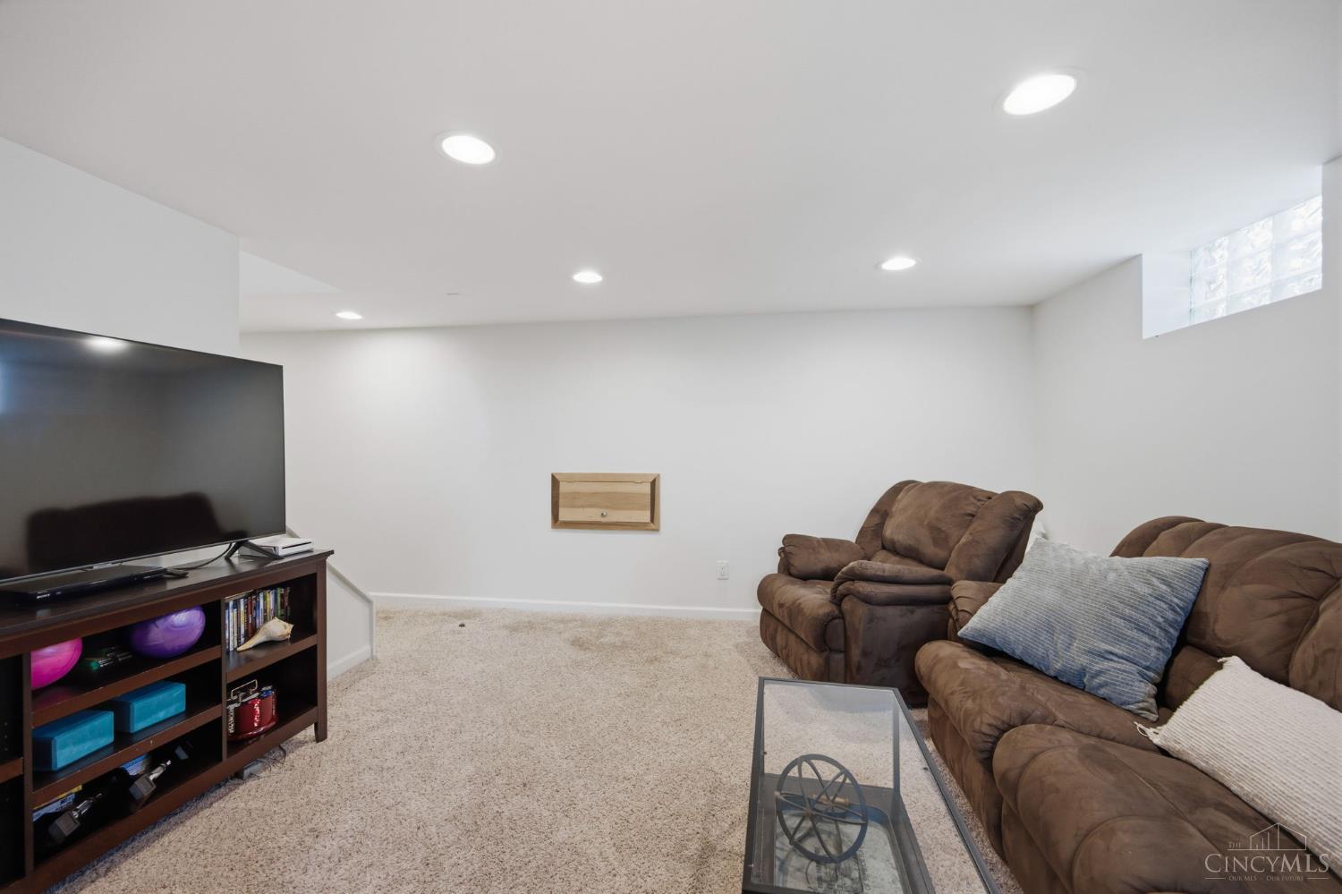 7905 Mapleleaf Drive