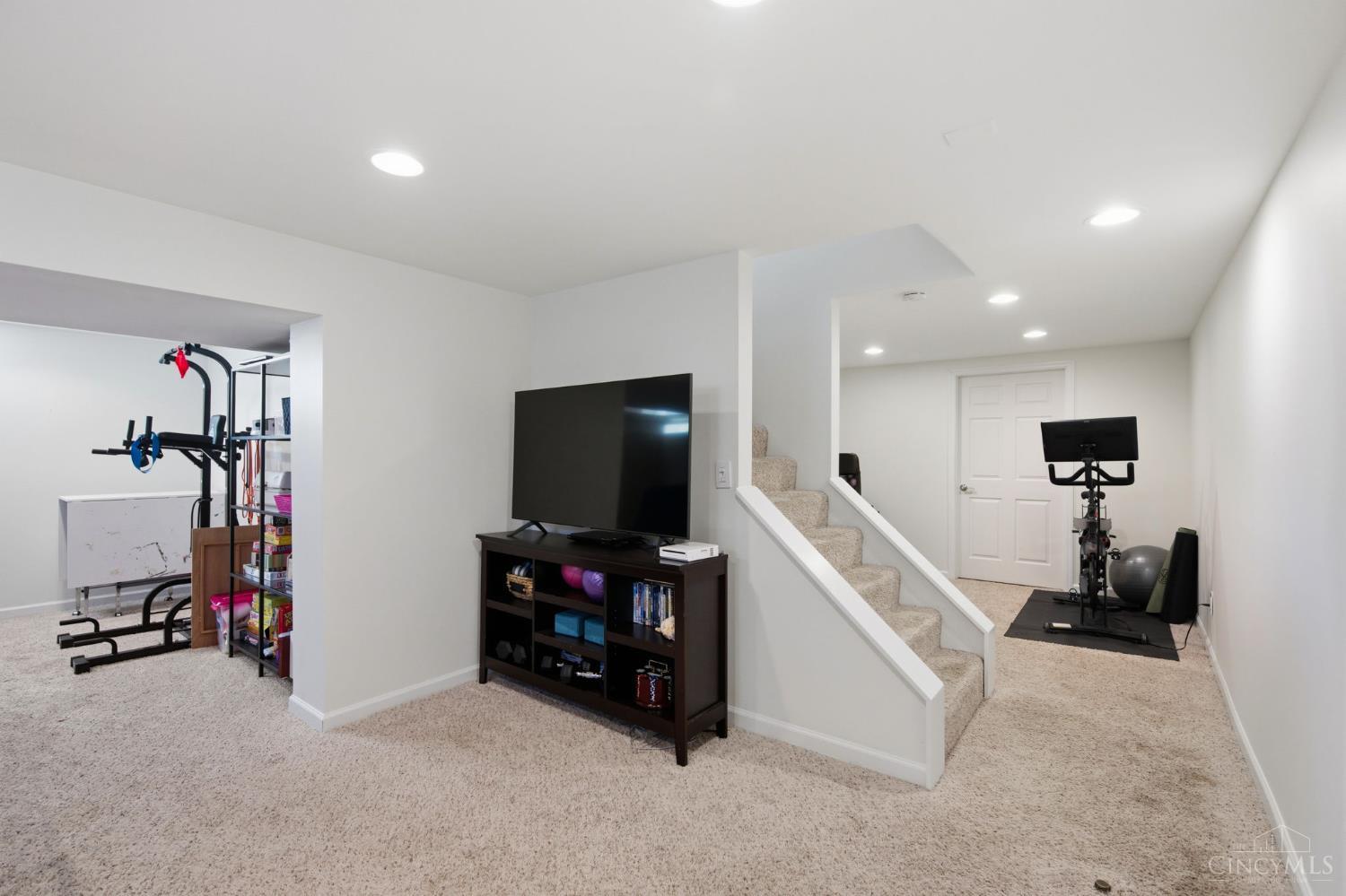 7905 Mapleleaf Drive