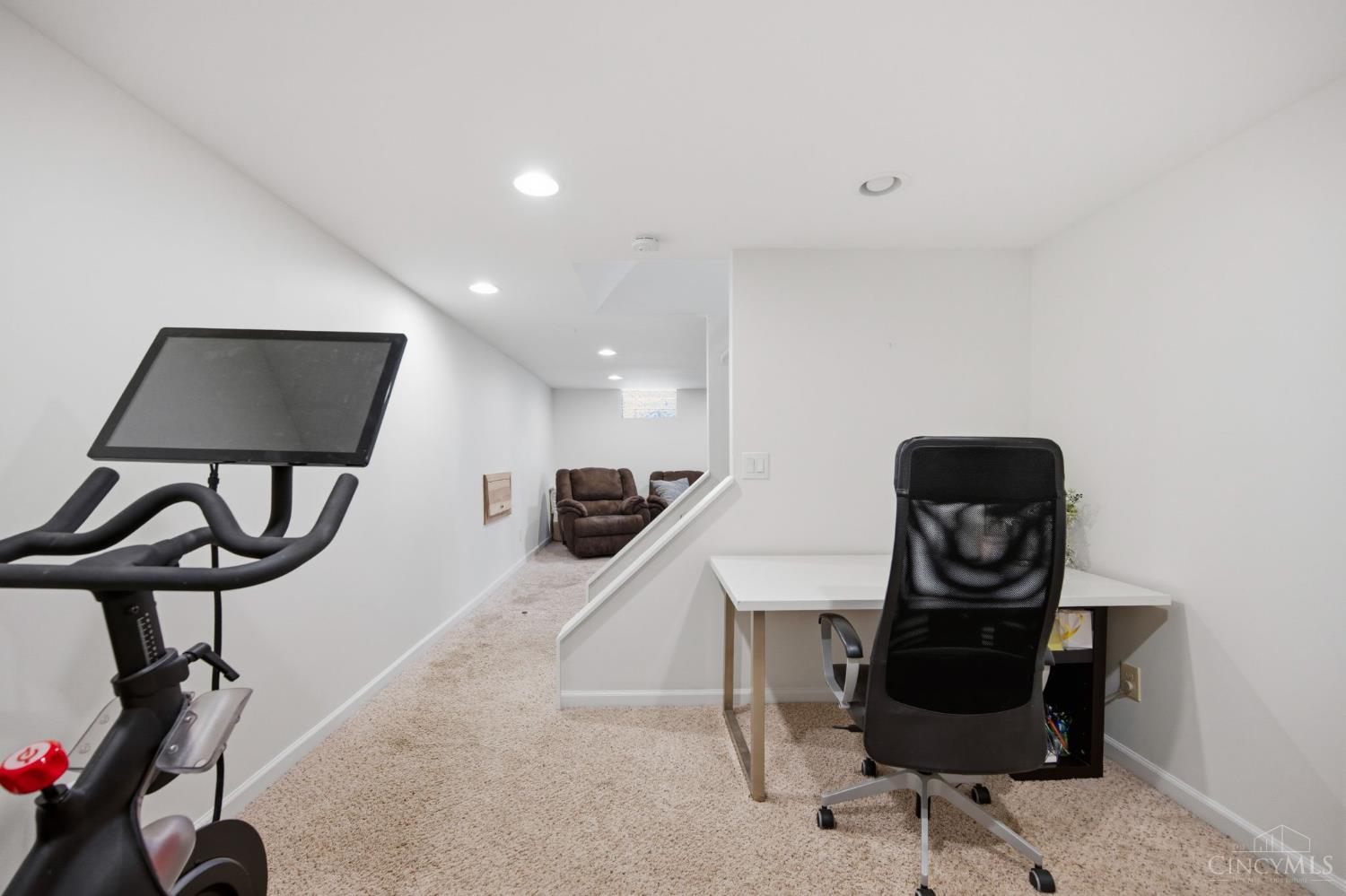 7905 Mapleleaf Drive