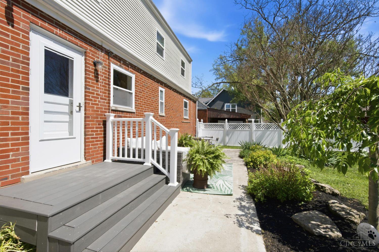 7905 Mapleleaf Drive