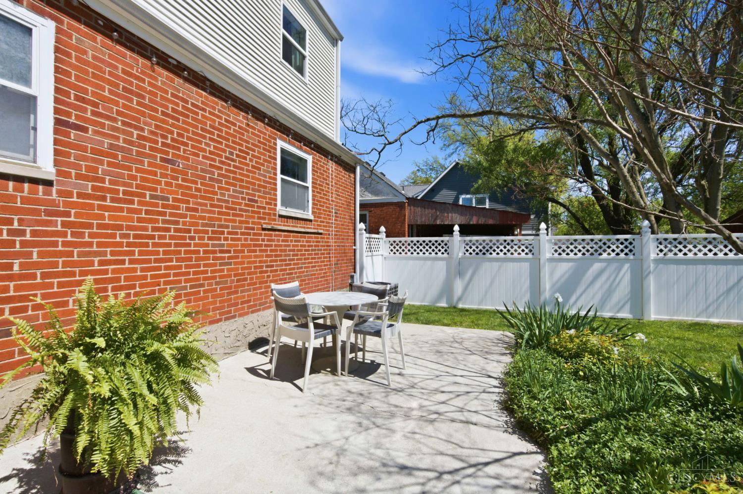 7905 Mapleleaf Drive