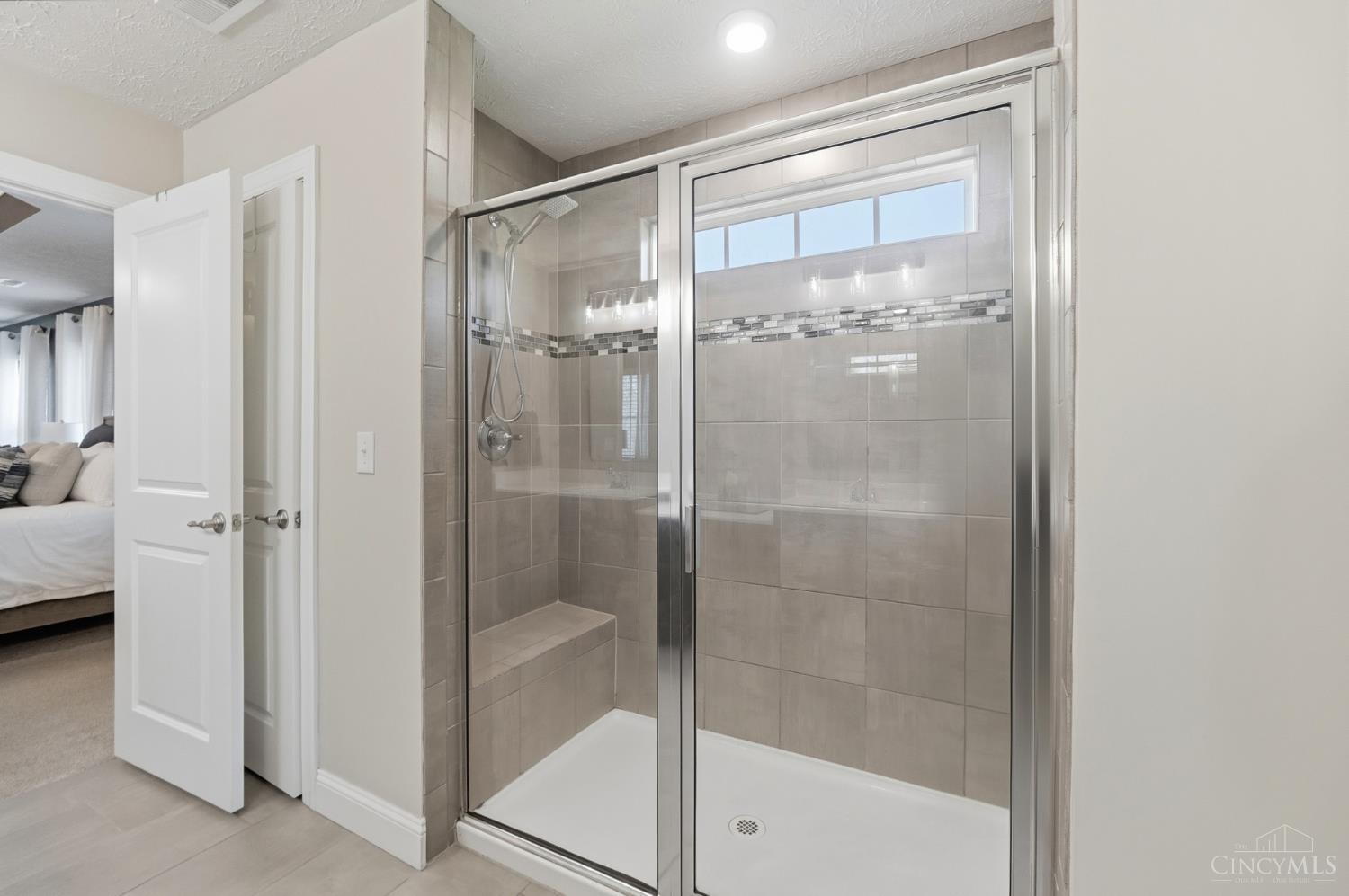 6811 Chapel Lane