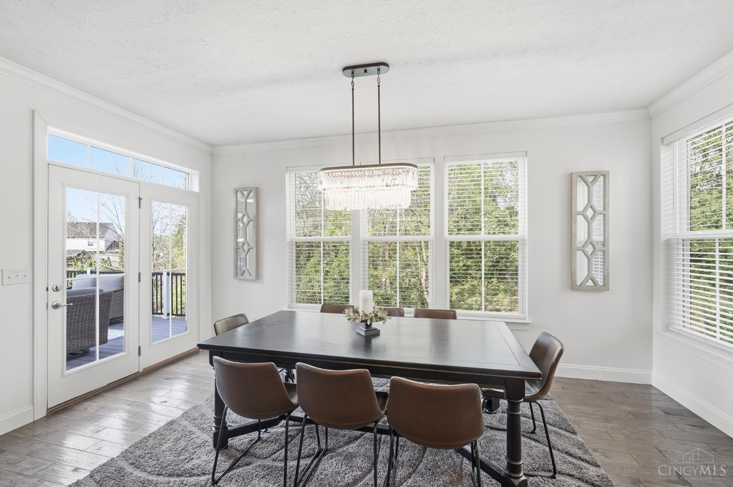 6811 Chapel Lane