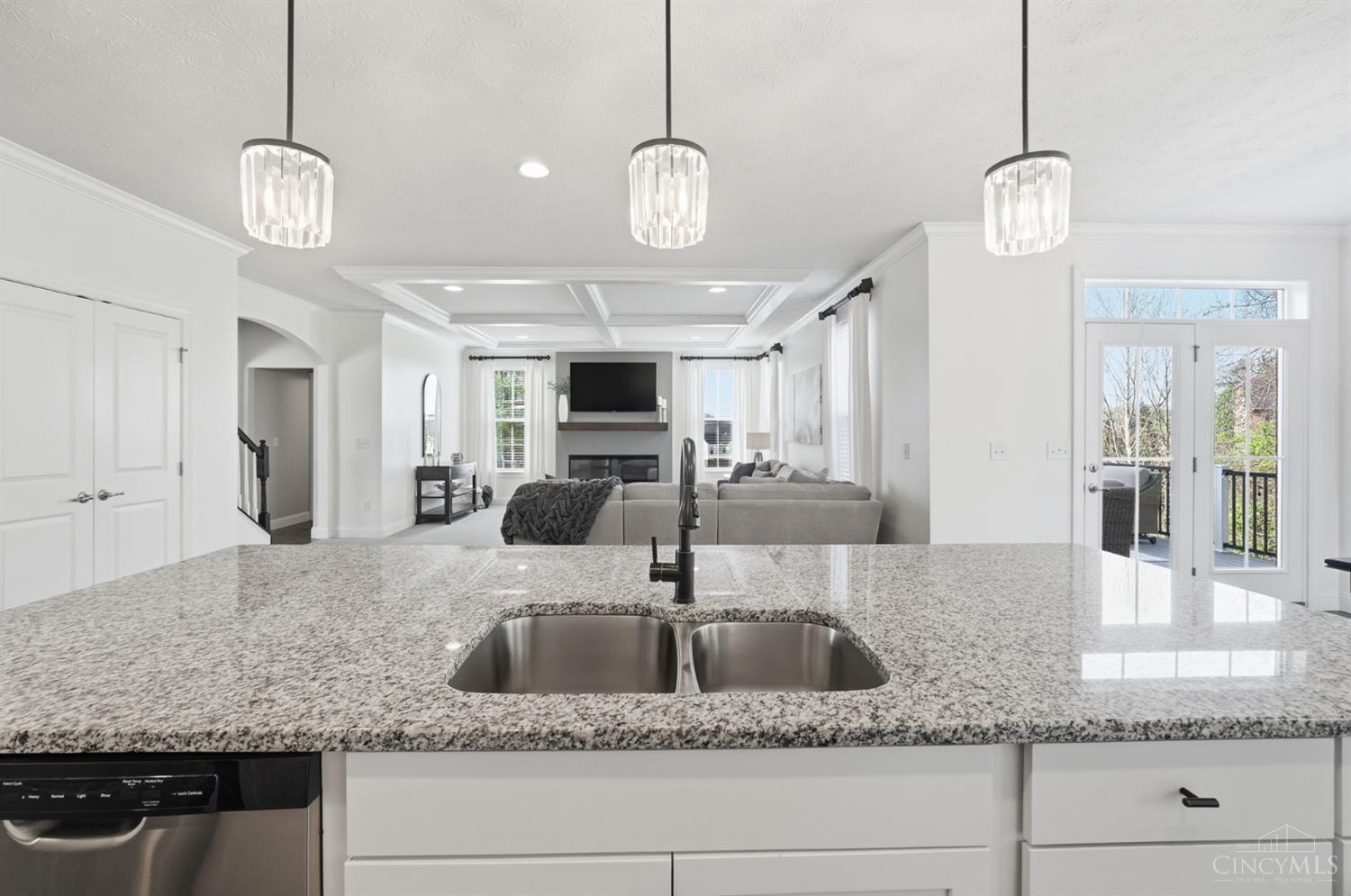 6811 Chapel Lane