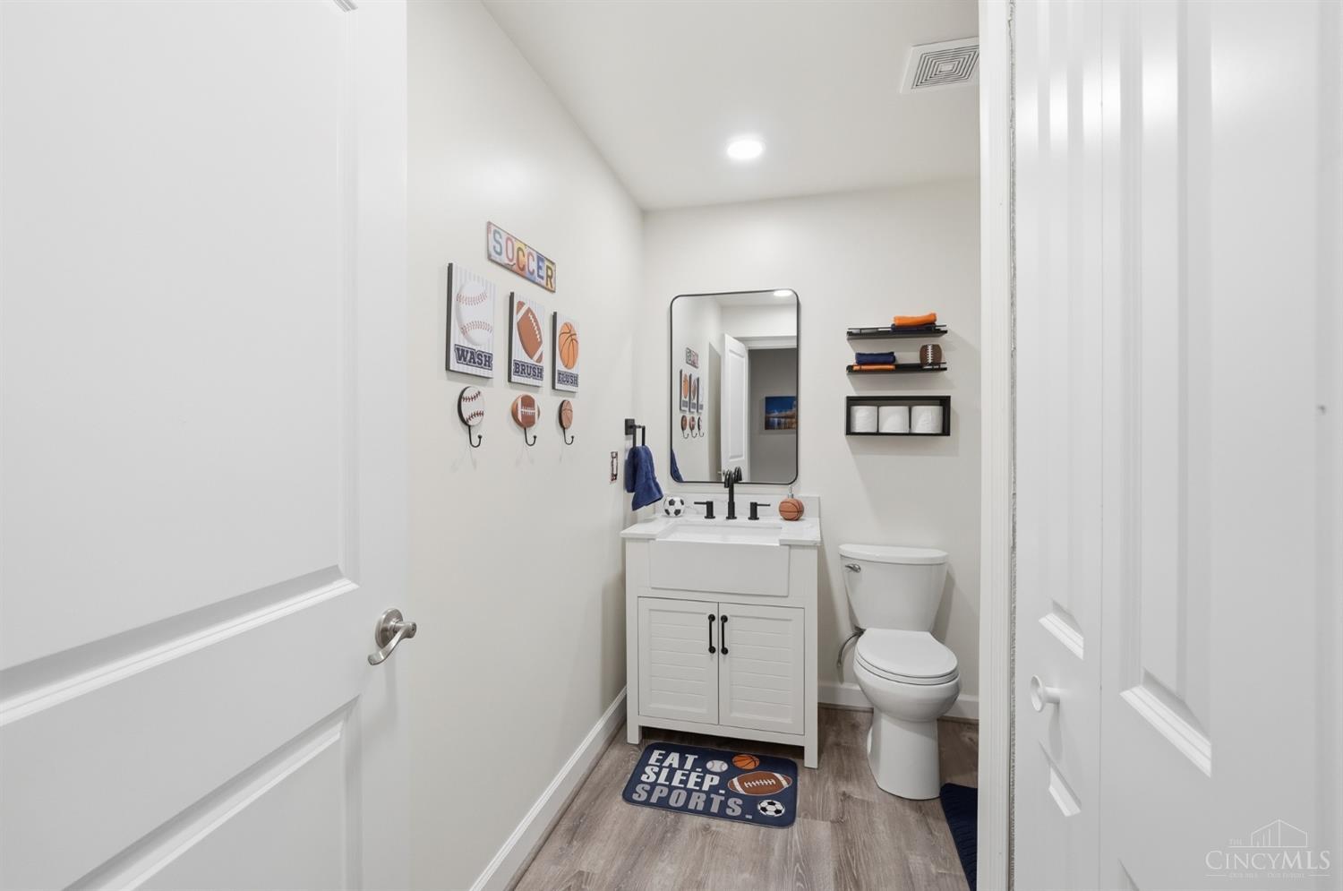 6811 Chapel Lane