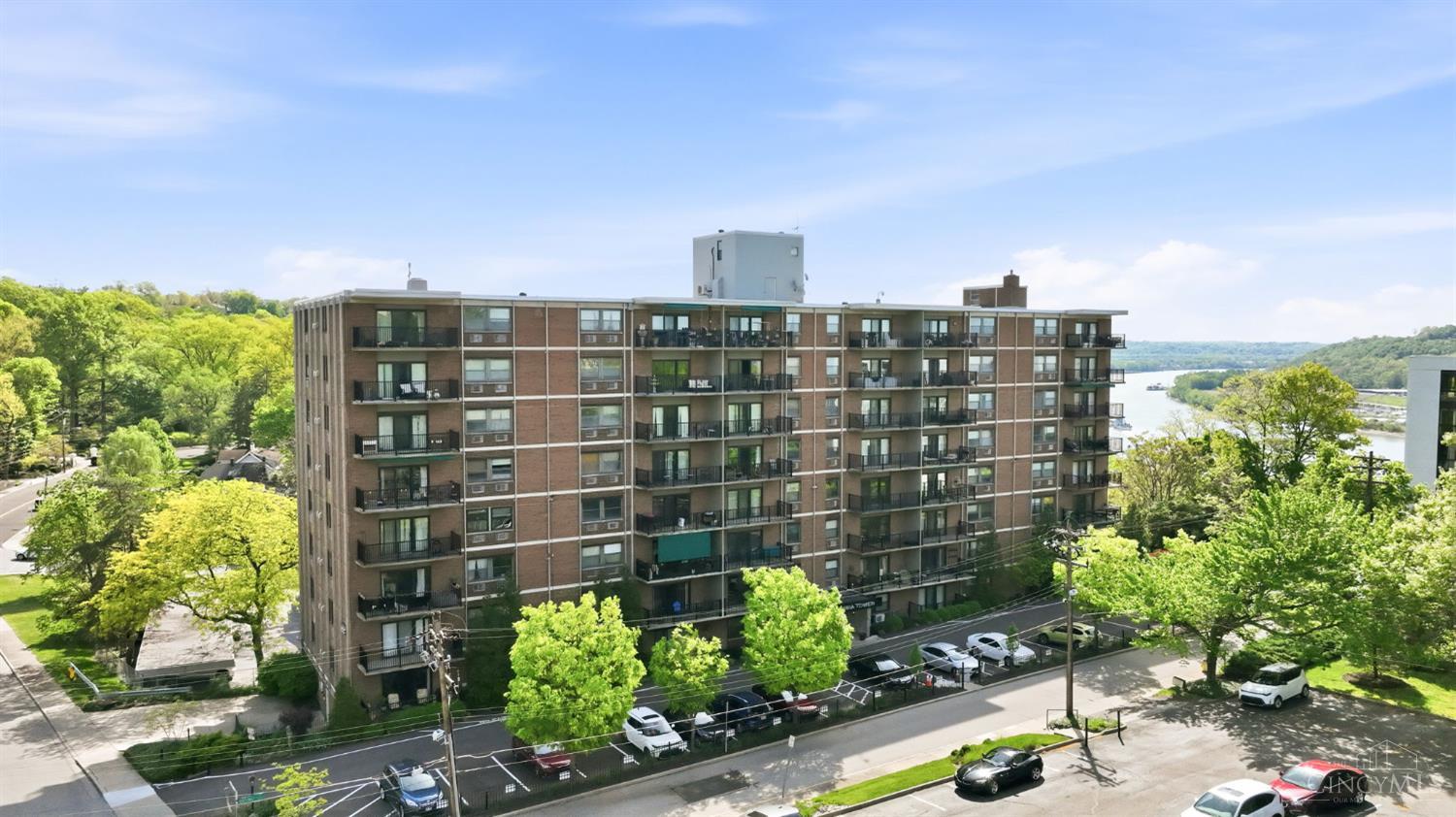 1815 William Howard Taft Road 502