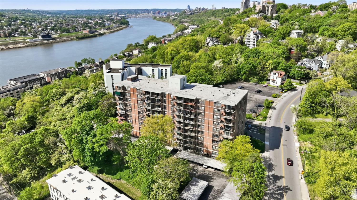 1815 William Howard Taft Road 502