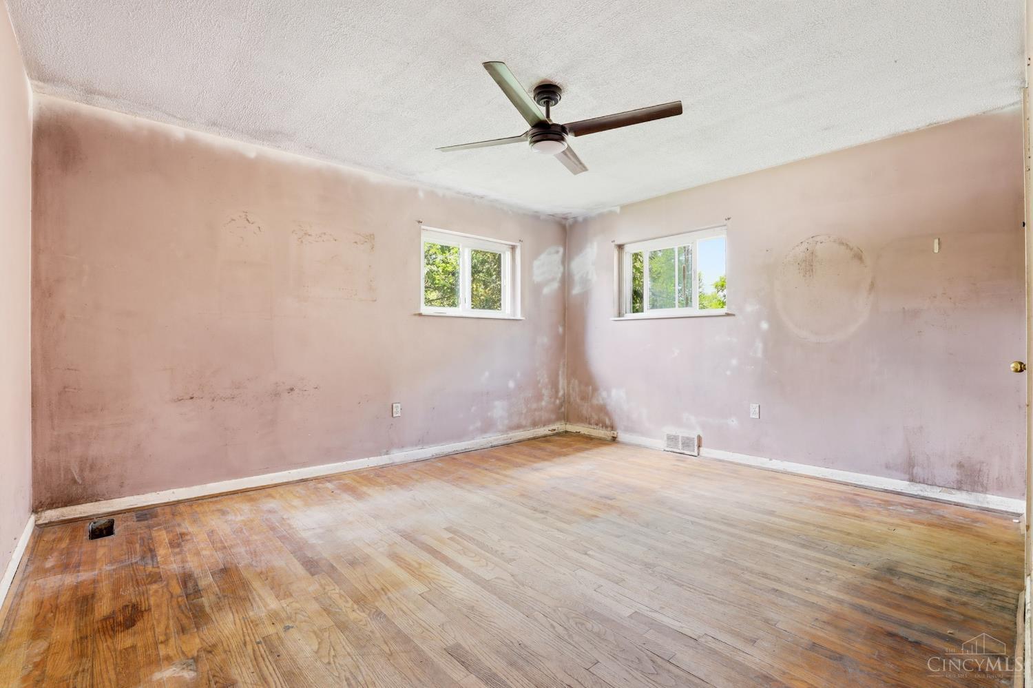 1502 Robinway Drive