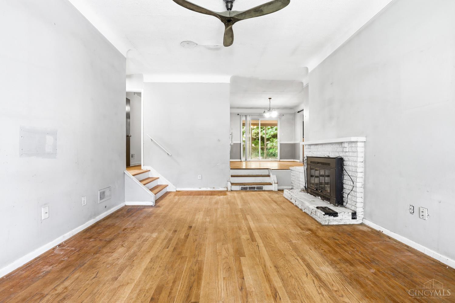 1502 Robinway Drive