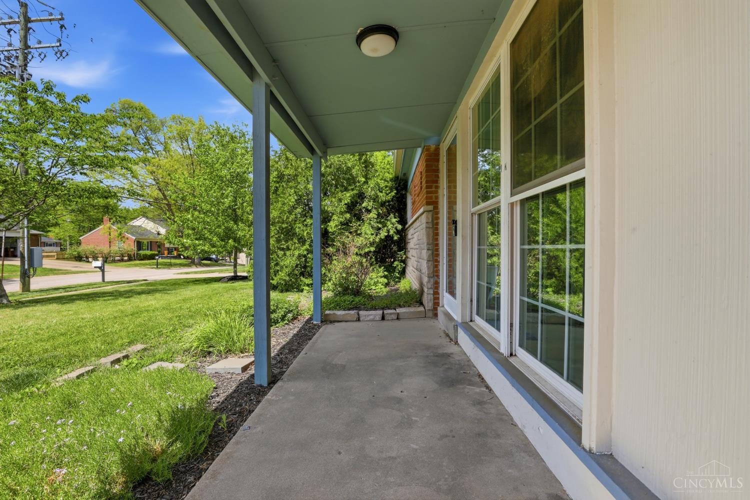 1502 Robinway Drive