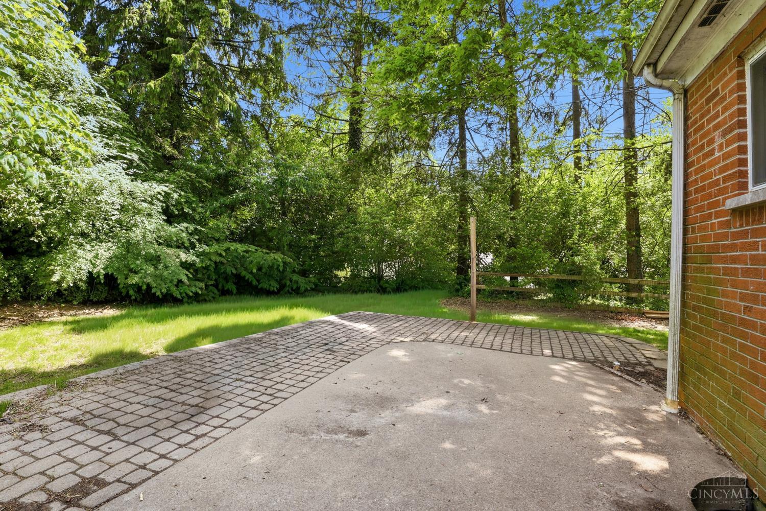 1502 Robinway Drive