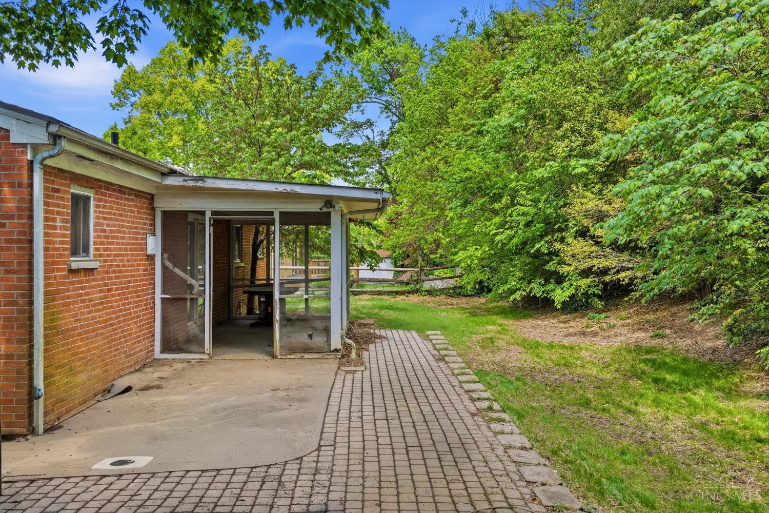 1502 Robinway Drive