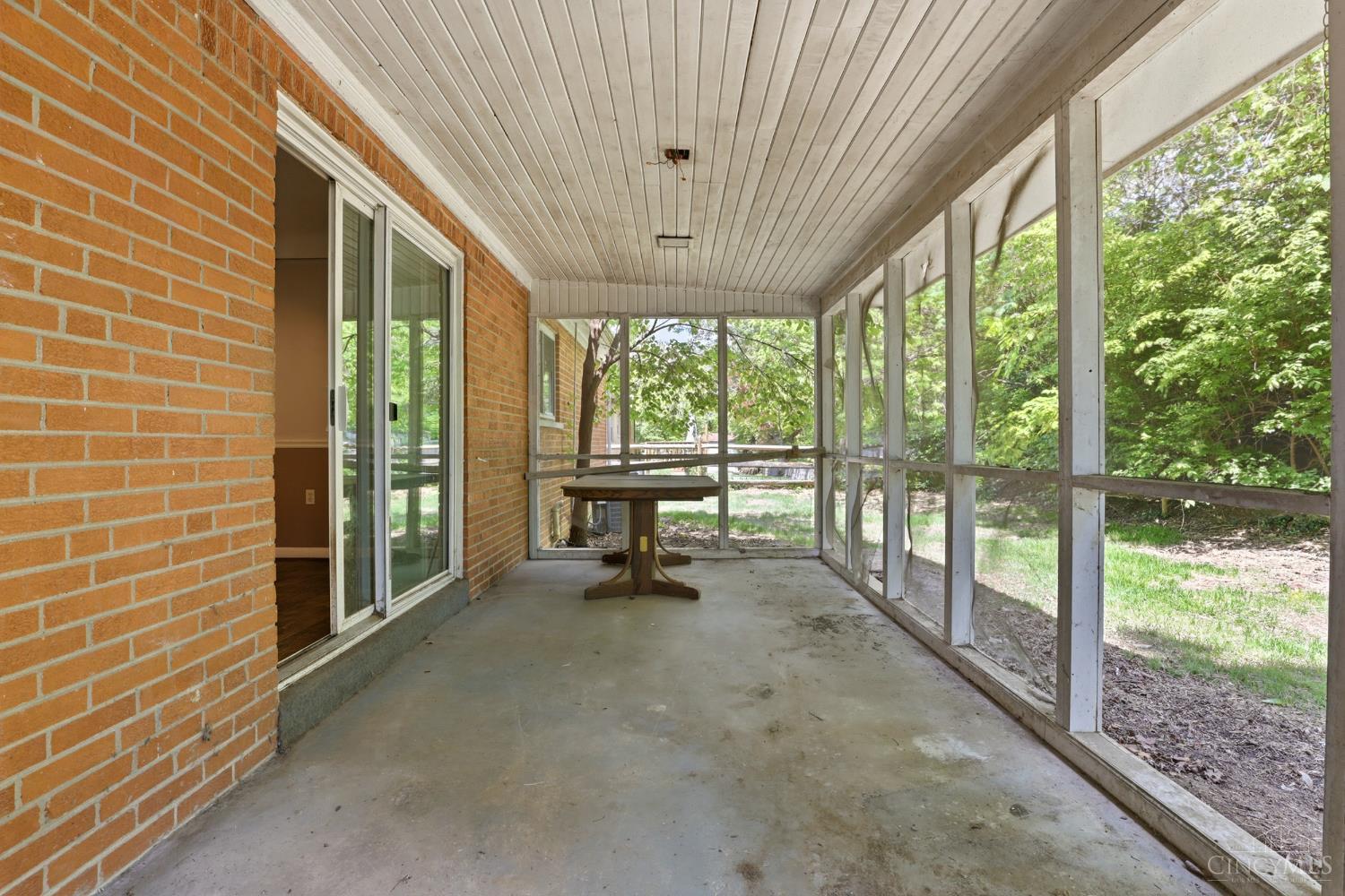 1502 Robinway Drive