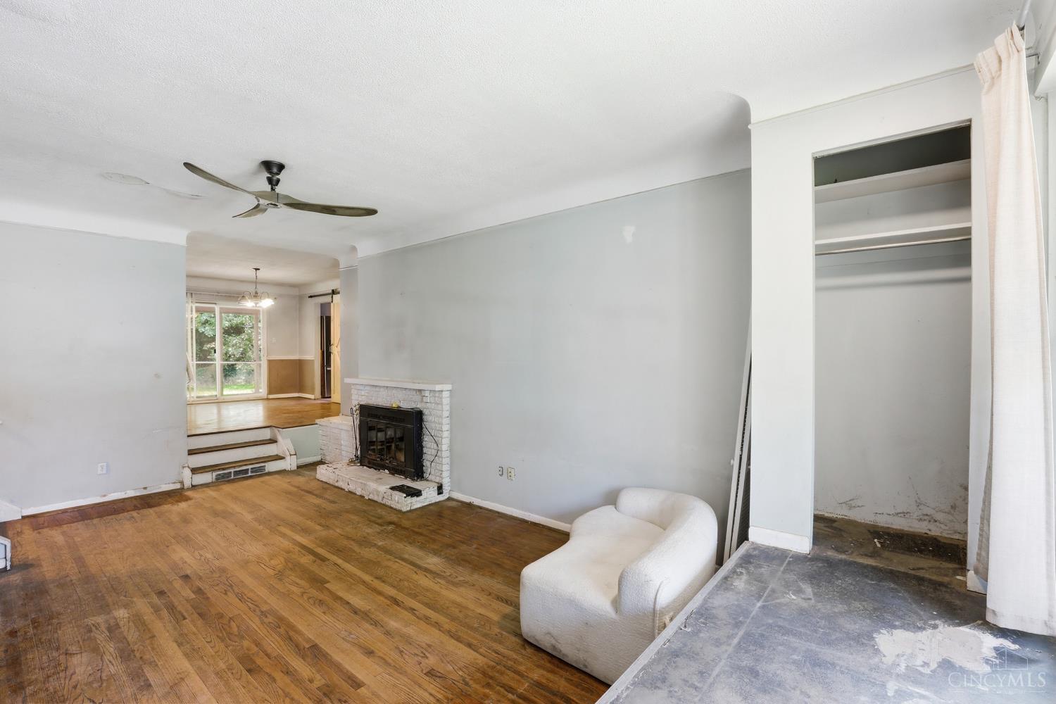 1502 Robinway Drive