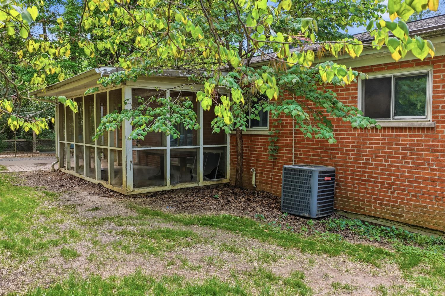 1502 Robinway Drive