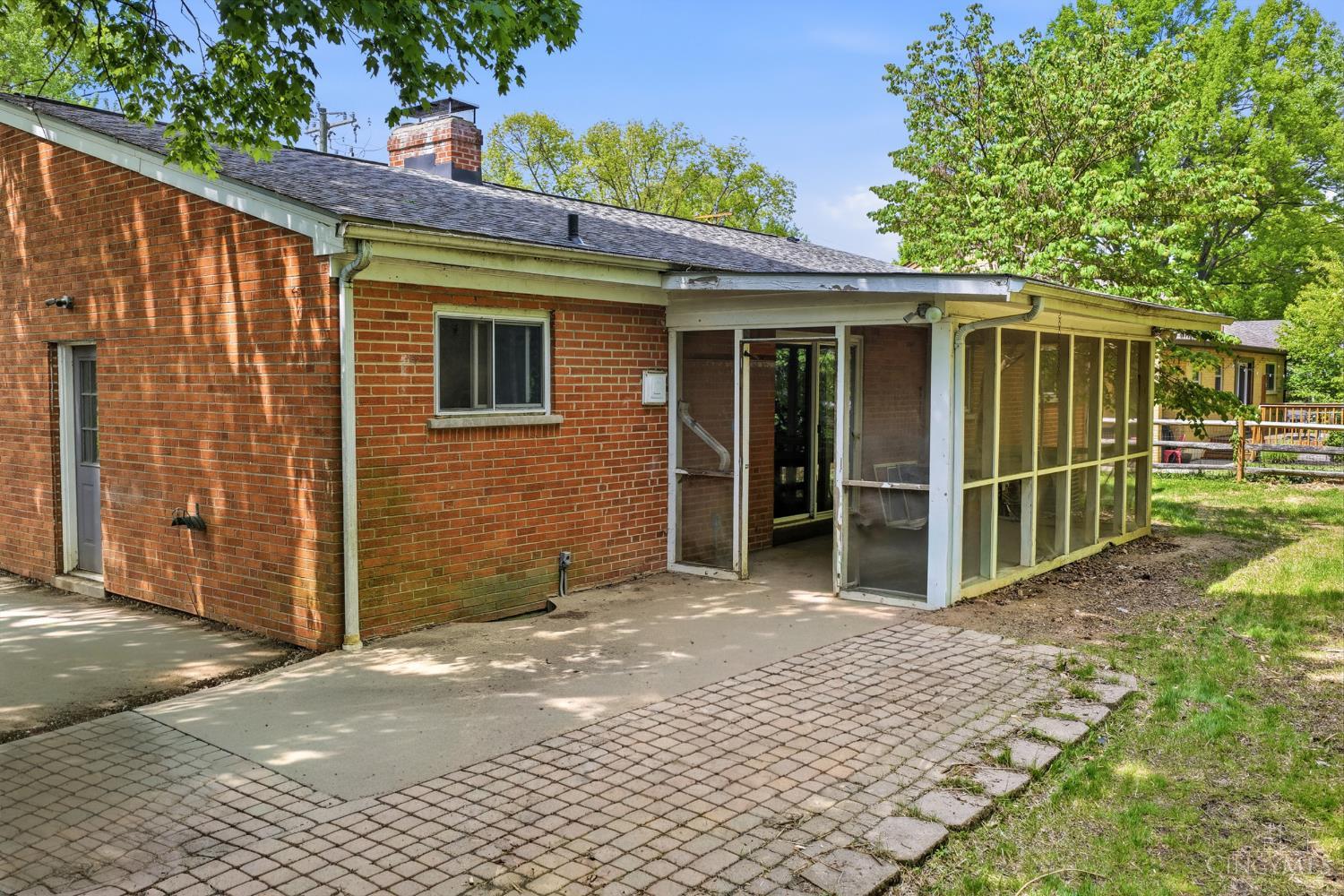 1502 Robinway Drive