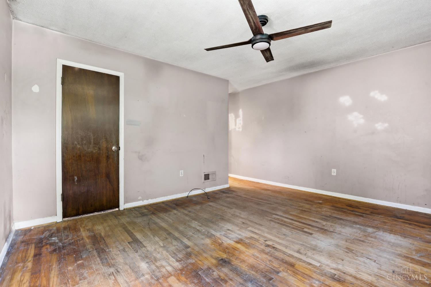 1502 Robinway Drive