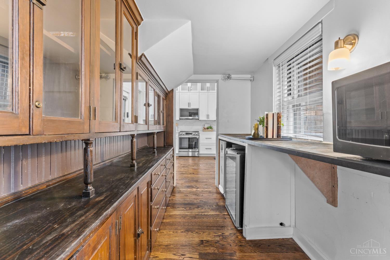 2100 St James Avenue