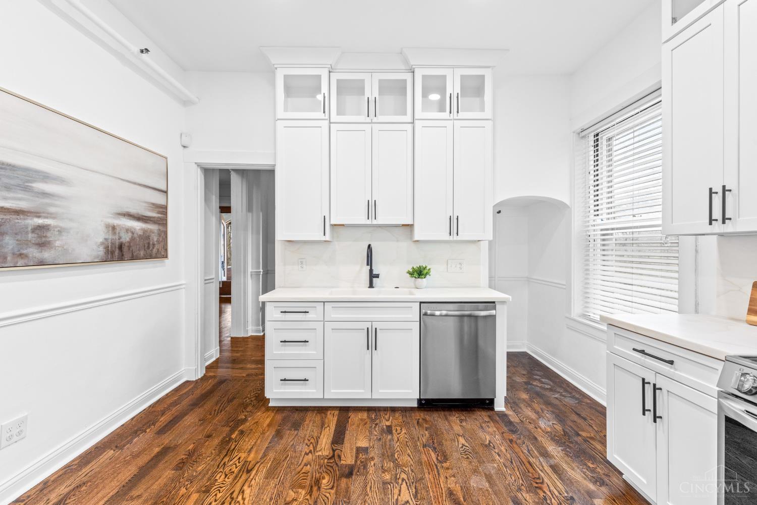 2100 St James Avenue