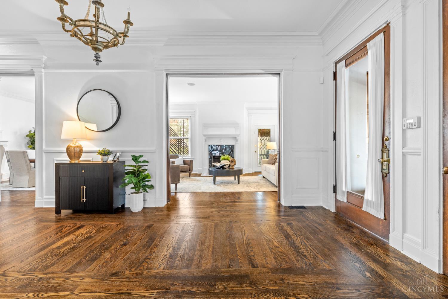 2100 St James Avenue